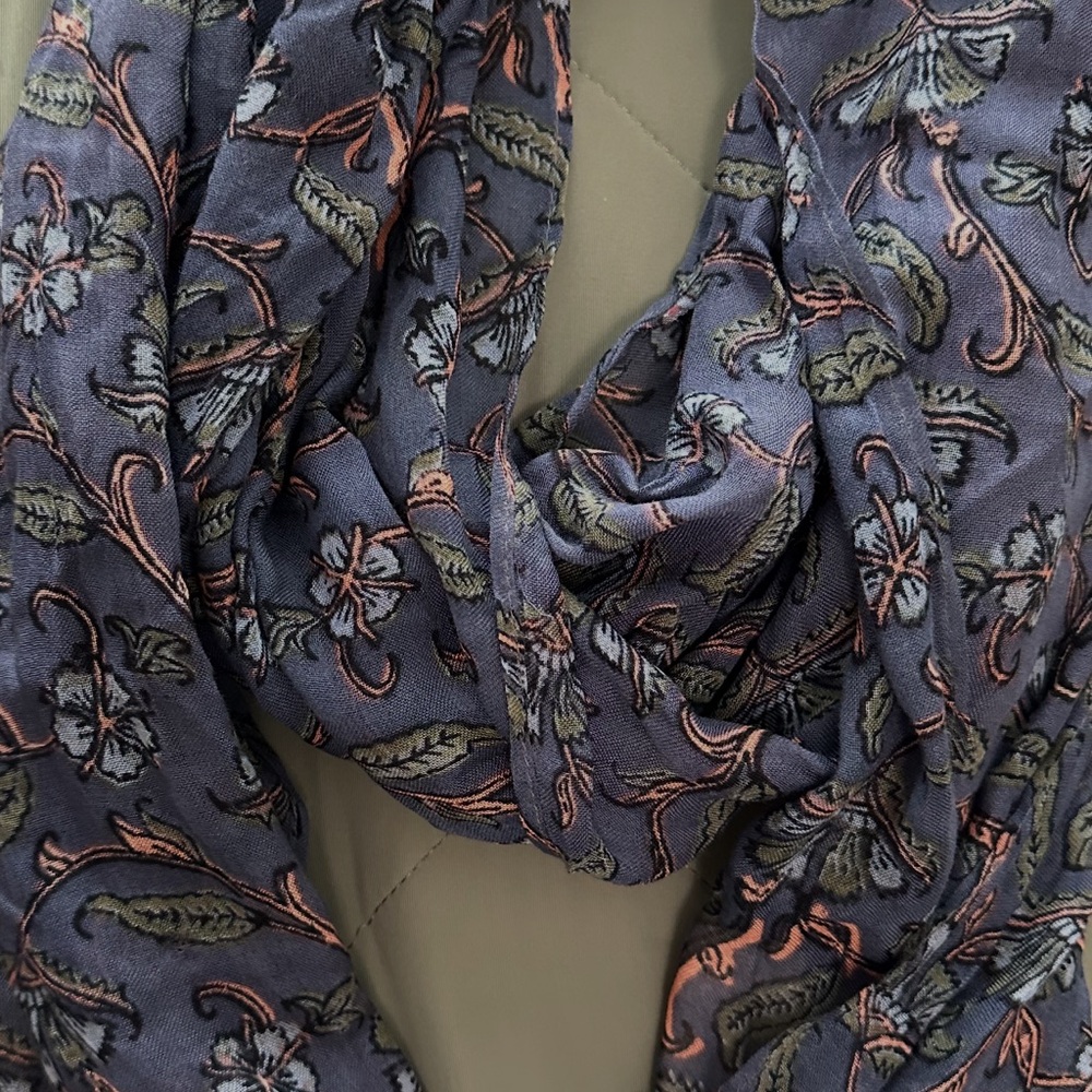 Floral Patterned Scarf - Gray and Green